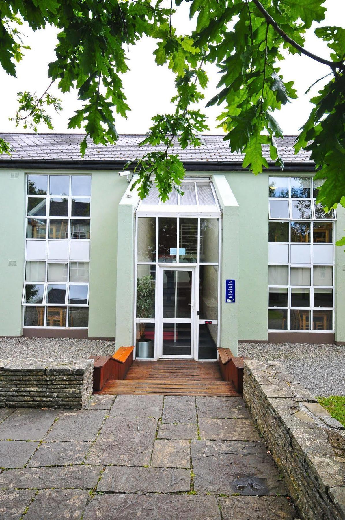 Corrib Village Apartments University Of Голуэй Экстерьер фото